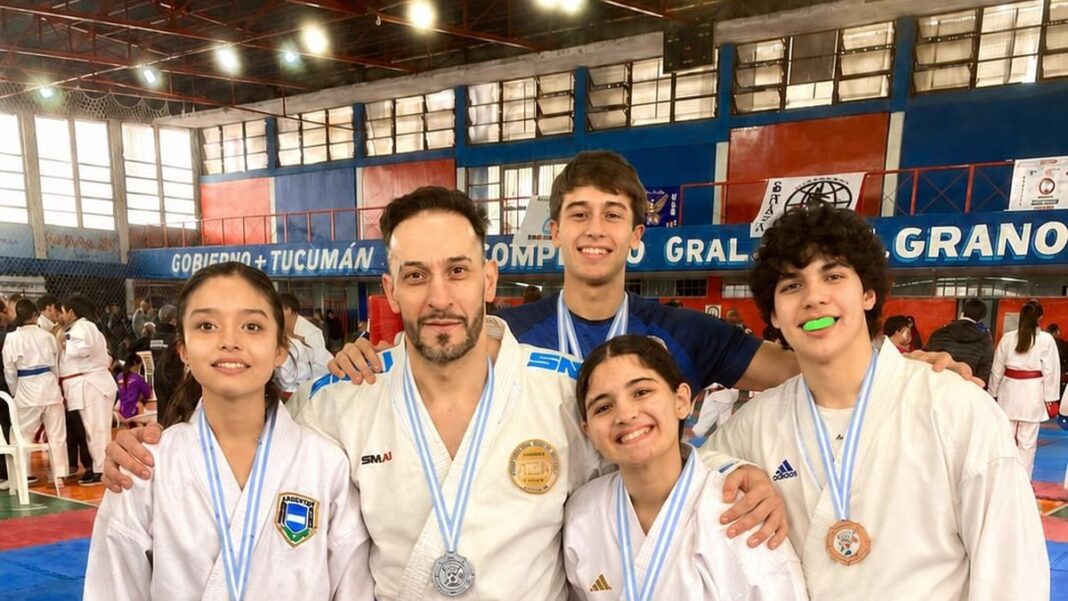 Delegación de la Asociación Catamarqueña de Karate en la Copa Jardín de la República en Tucumán