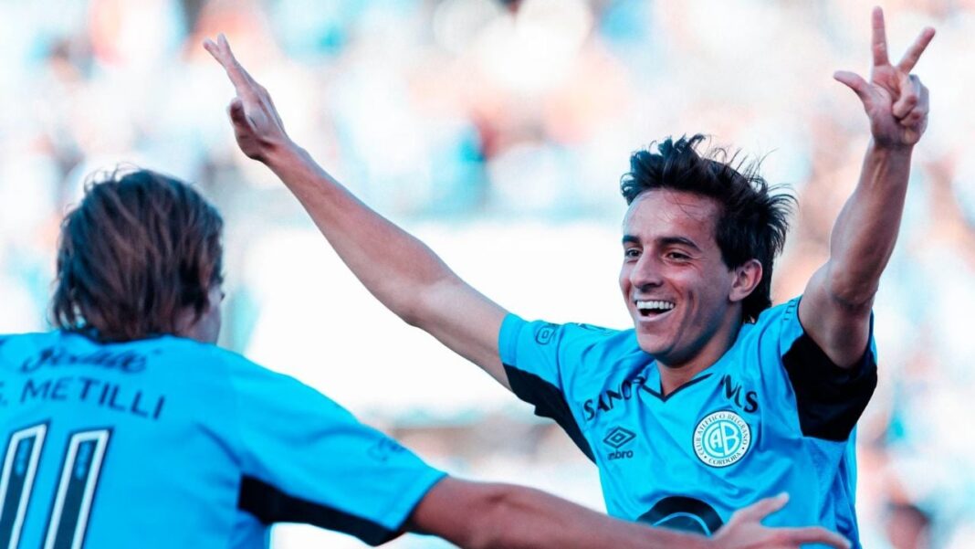 Jugadores de Belgrano celebrando el gol ante Talleres en el clásico cordobés