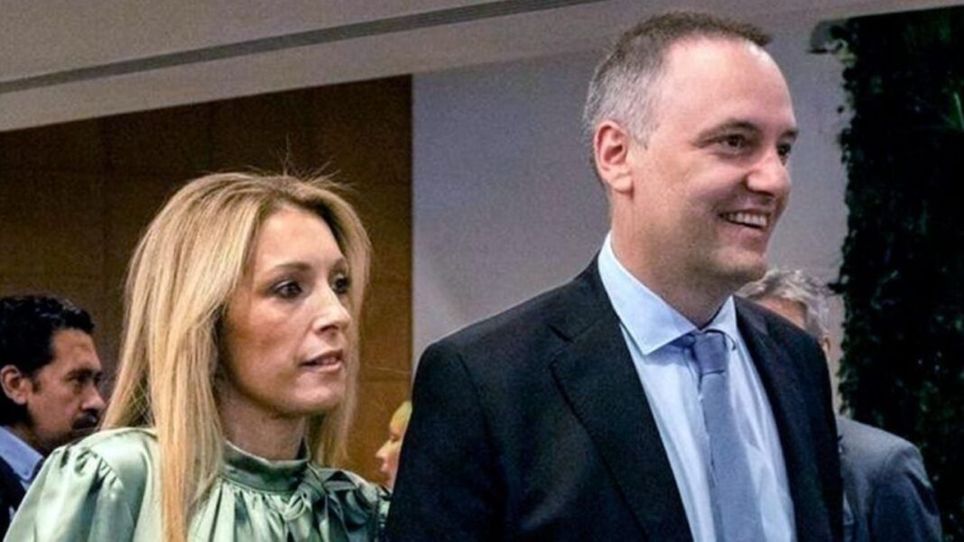 Bettina Angeletti, esposa de Manuel Adorni, en una fotografía de perfil