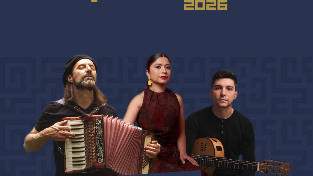 Chango Spasiuk, Nadia Larcher y Marcelo Dellamea en escena durante la Fiesta del Poncho en Catamarca