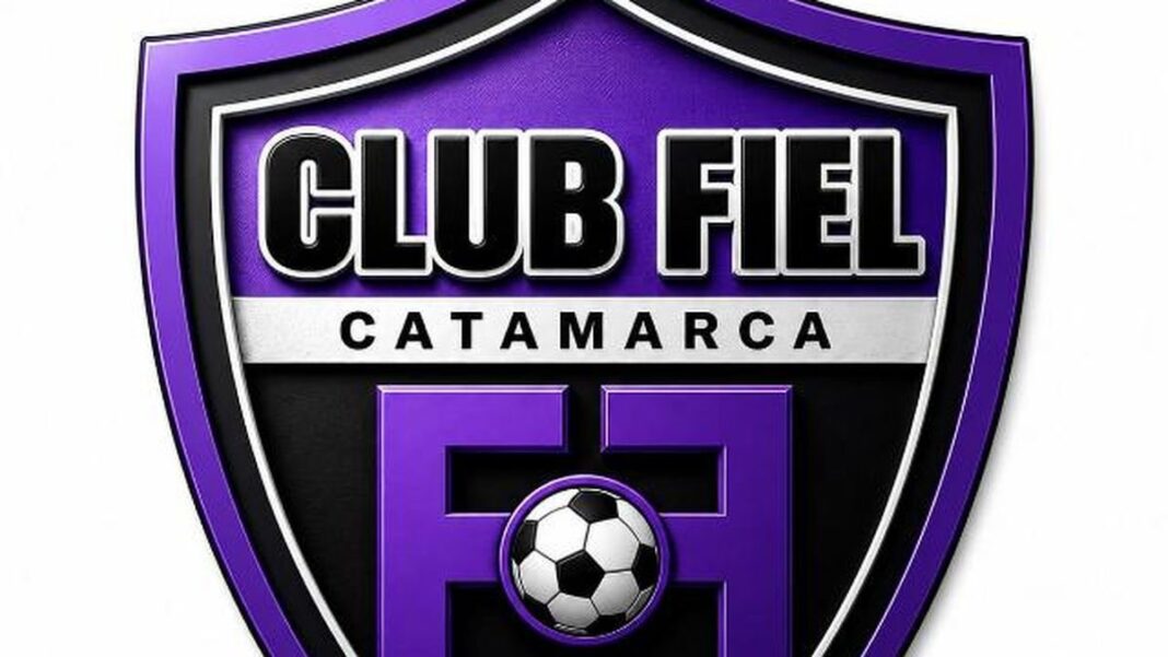 Jugadores del Club FIEL en una cancha de fútbol