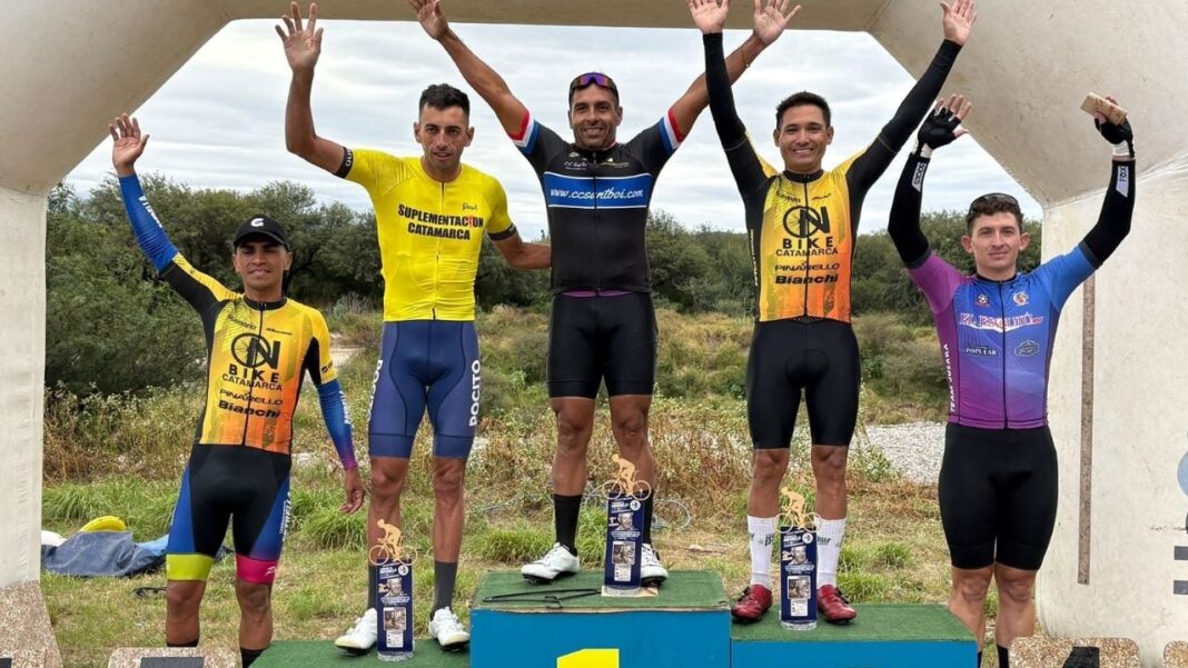 Darío Díaz celebrando su victoria en el Gran Premio Primo Prevedello