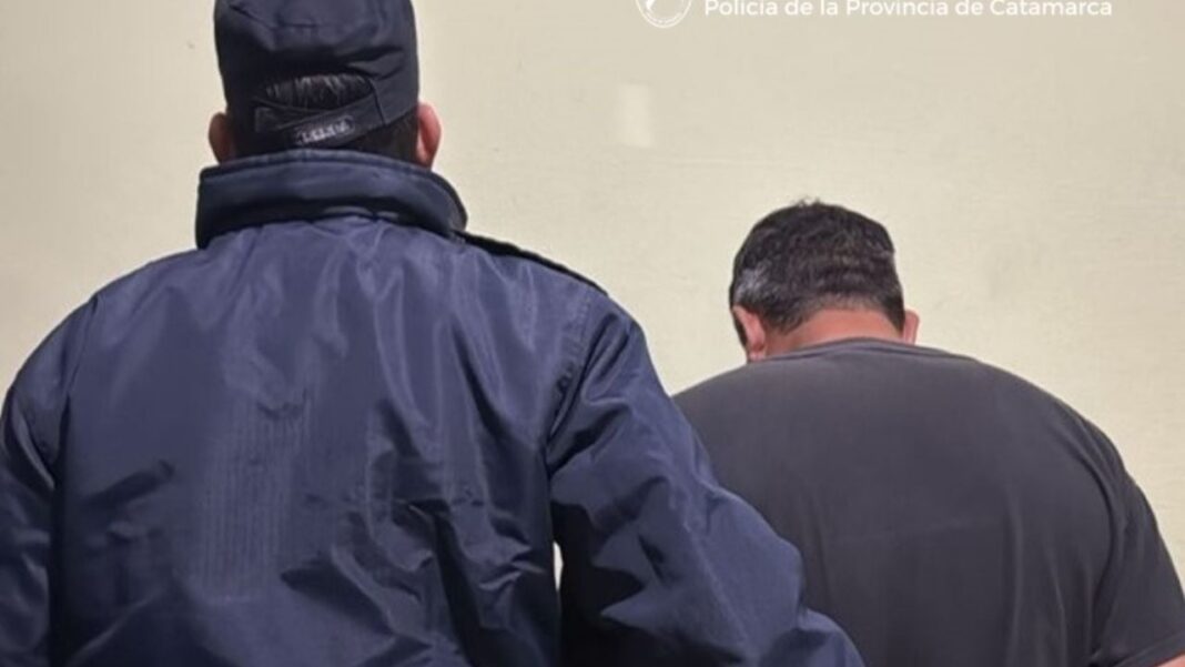 Automóvil Renault 11 rojo secuestrado por la policía en Recreo tras siniestro vial