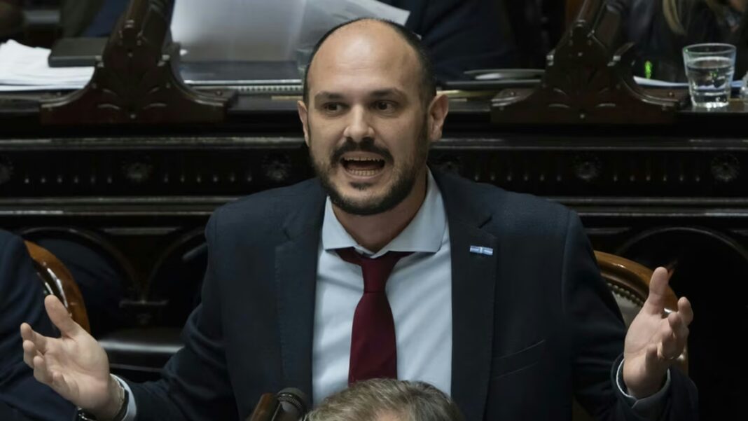 Diputados en sesión legislativa