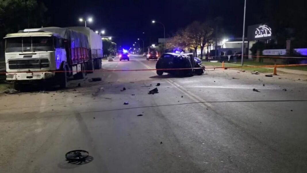 Accidente vial nocturno con camión en ruta provincial