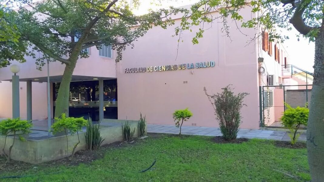 Estudiantes de Nutrición de la UNCA en aula universitaria