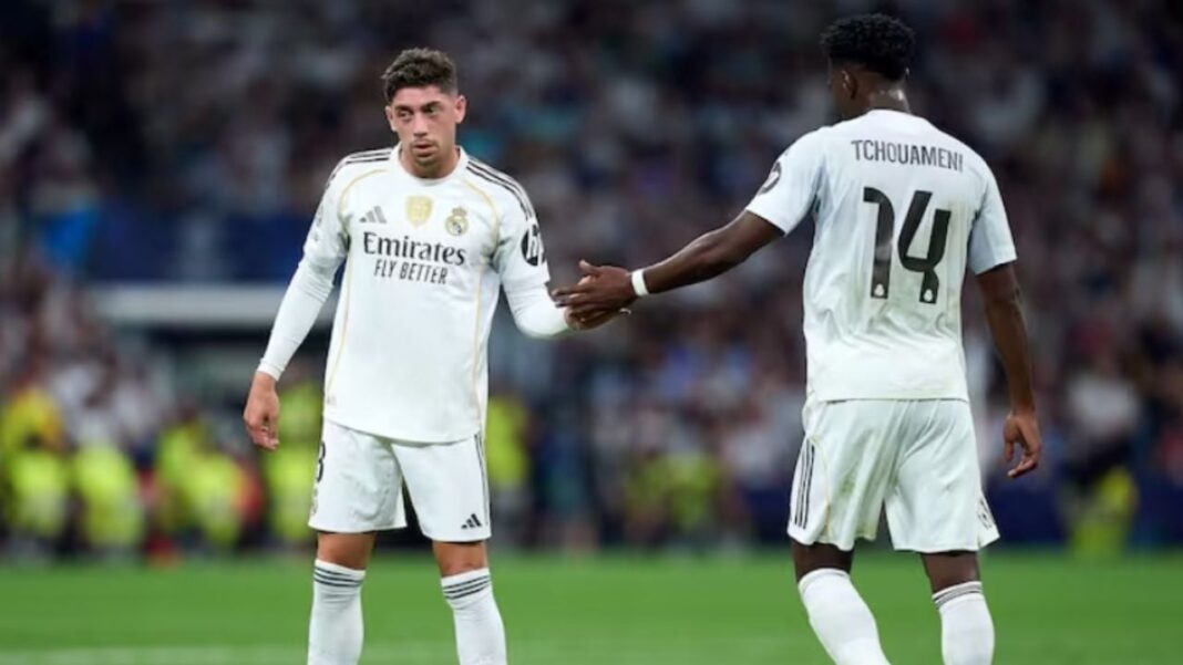 Fede Valverde y Aurélien Tchouaméni en el campo de entrenamiento del Real Madrid