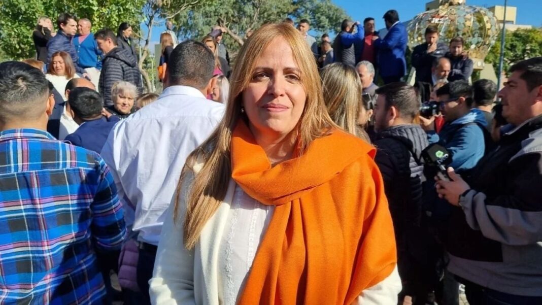 Paola Fedeli en la Asamblea Legislativa de Catamarca