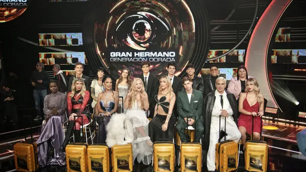 Participantes de Gran Hermano celebrando en el estudio