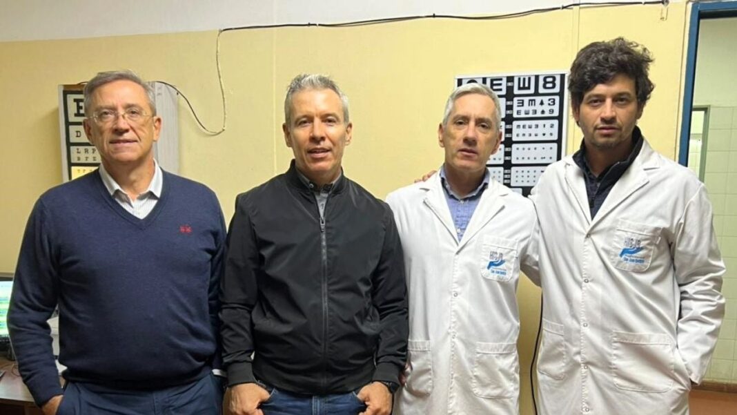 Equipo médico realizando un trasplante de córnea en el Hospital San Juan Bautista de Catamarca