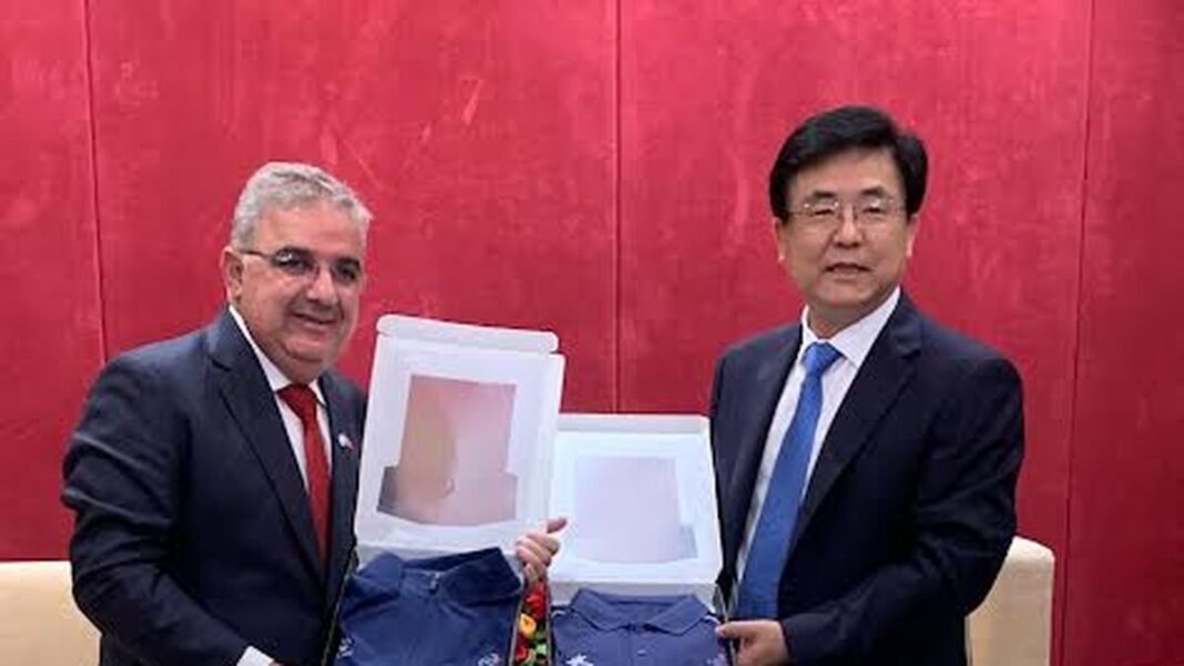 Gobernador Raúl Jalil y autoridades de Fujian en reunión bilateral