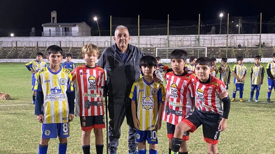 Partido de fútbol infantil en la Liga Catamarqueña