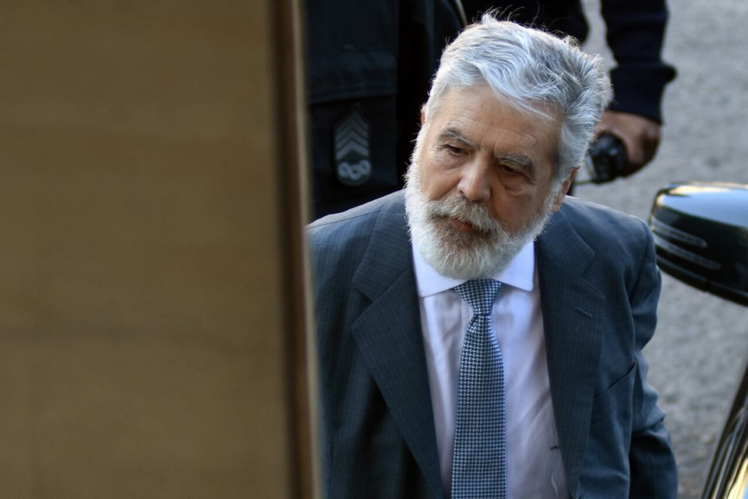 Julio De Vido en el momento de una audiencia judicial