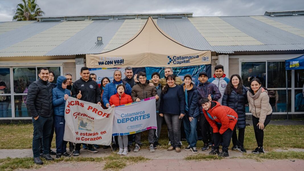 Equipo Los Tritones de natación adaptada en el torneo Catamarca Nada