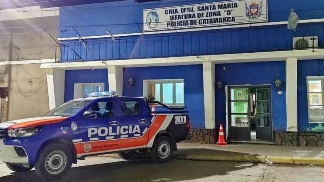 Móvil policial y motocicleta involucrados en siniestro vial en Santa María