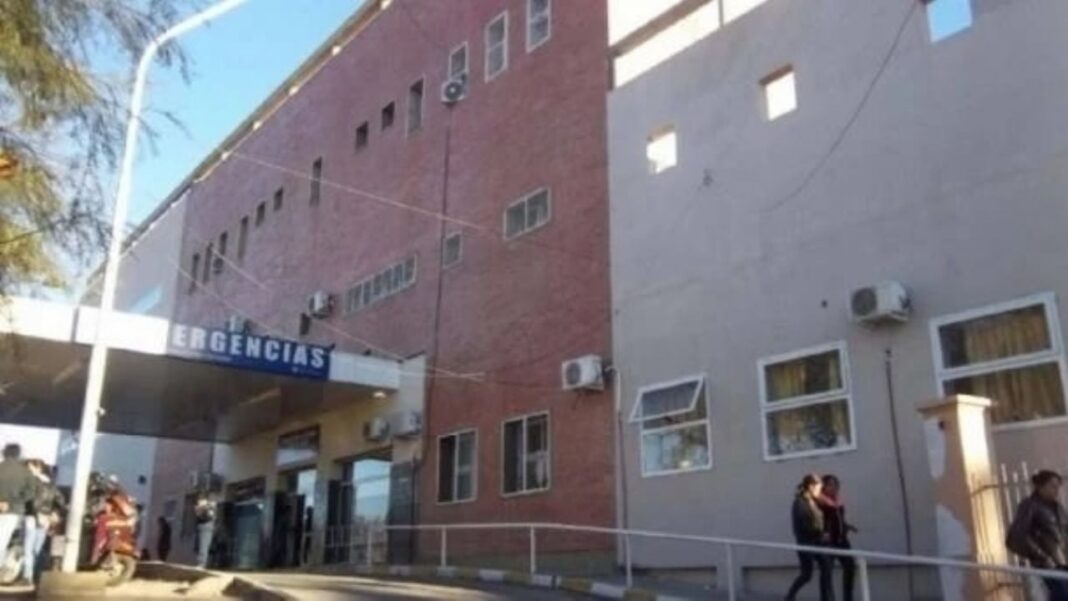 Ambulancia del SAME frente al Hospital de Niños Eva Perón en Catamarca
