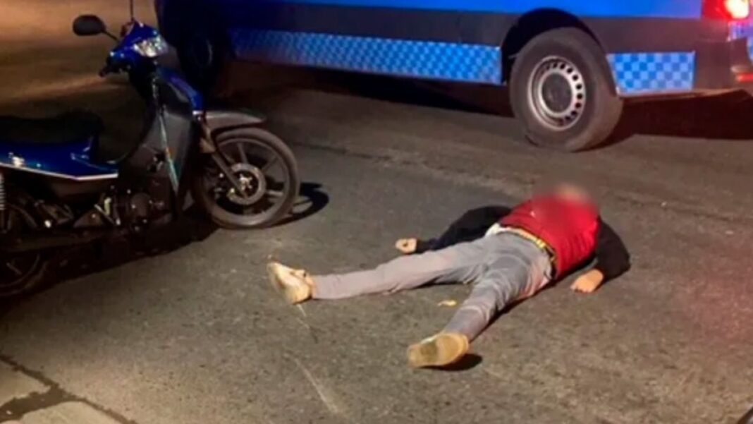 Efectivo policial en la escena del hecho en Burzaco