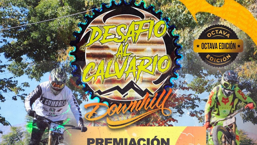 Competidores de downhill en el Cerro El Calvario, Pomán