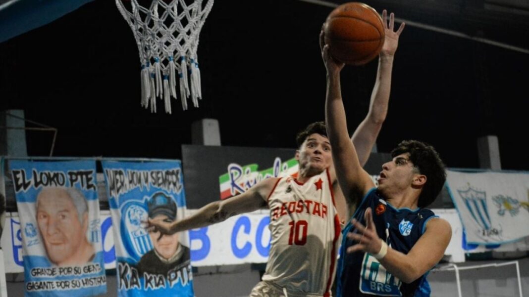 Jugadores de Red Star BBC en partido de básquet