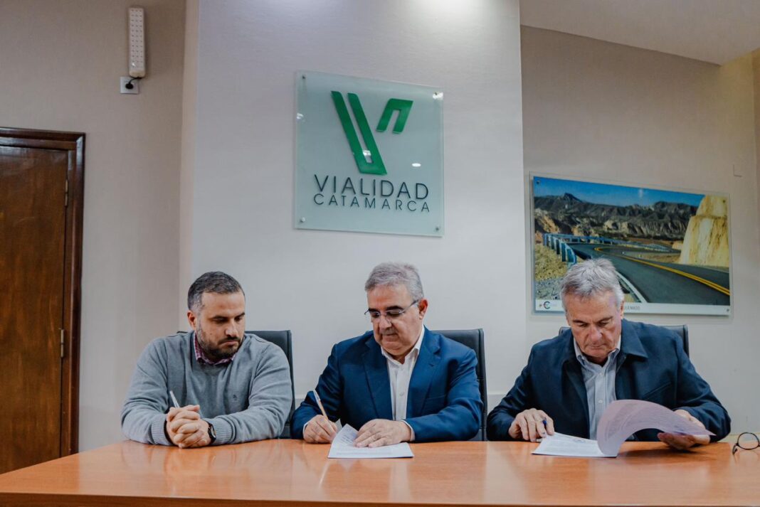 Firma del contrato para la construcción del puente en El Pantanillo, Catamarca