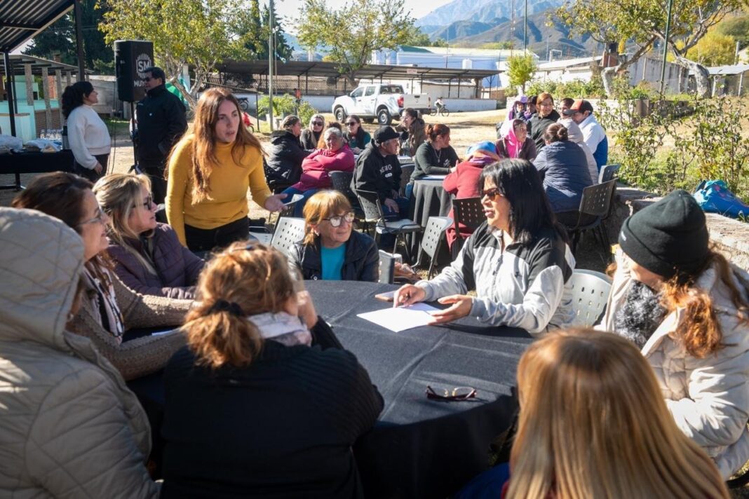 Taller Mujeres en la Ruralidad en Mutquín, departamento Pomán