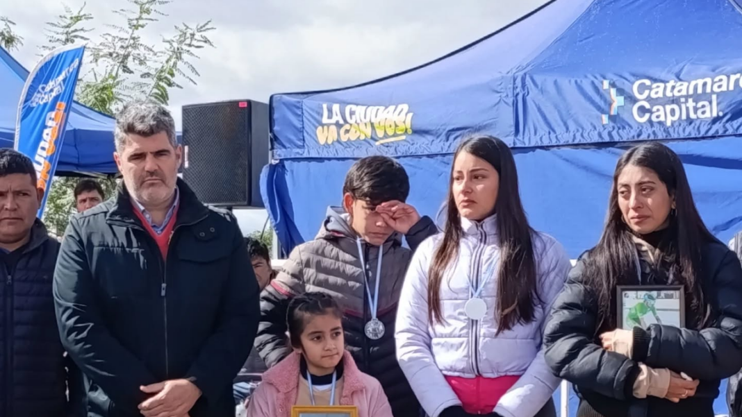 Pedalistas en el Velódromo Municipal durante la 2da fecha de la Copa Nacional de Ciclismo Infanto Juvenil