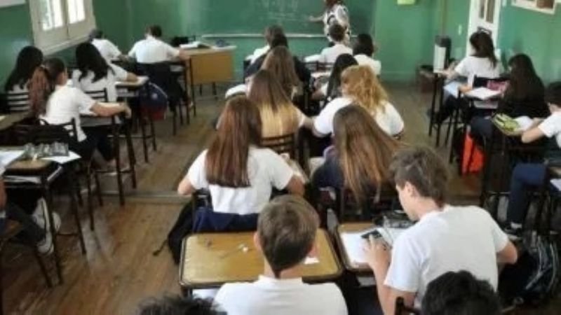 Estudiantes en aula de escuela secundaria