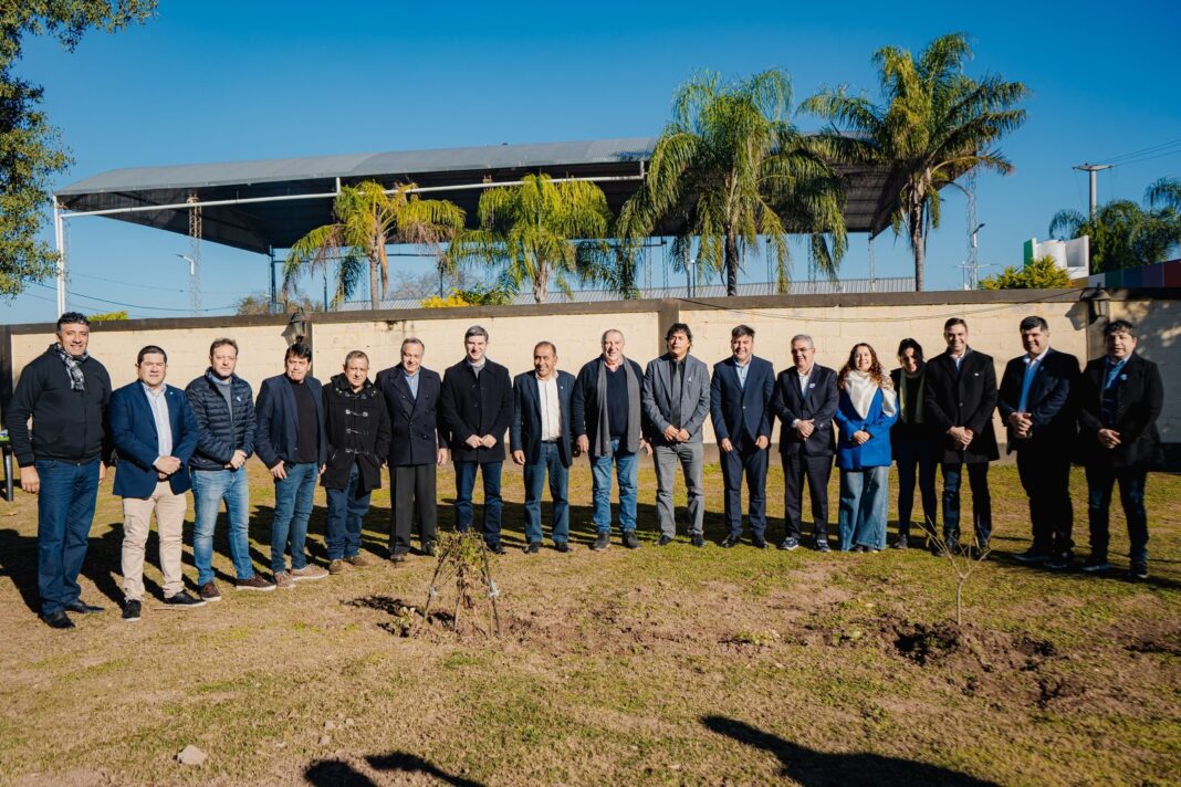 Reunión de Raúl Jalil con intendentes del Este provincial en Tapso