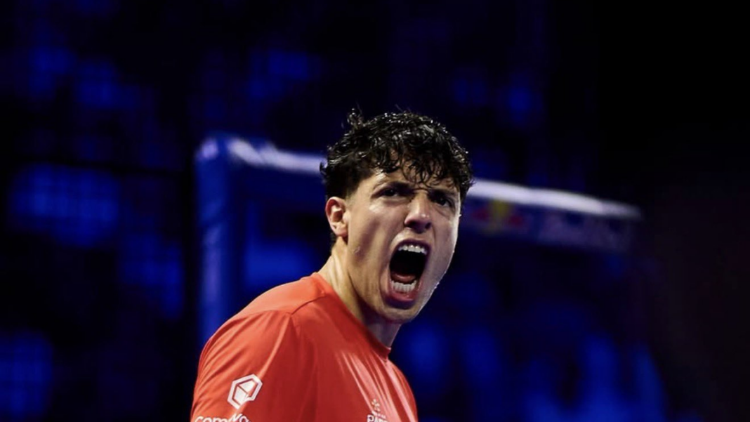 Agustín Tapia y Arturo Coello celebrando un punto durante las semifinales de la Premier Padel Málaga P1