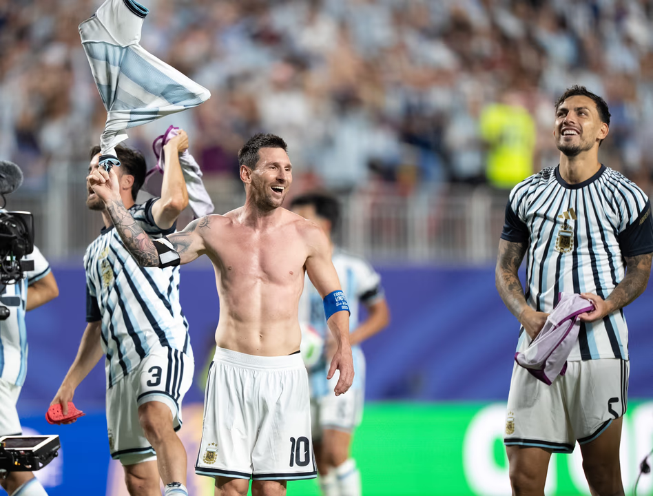 Jugadores de la Selección argentina celebrando un gol contra Suiza en el Kansas City Stadium