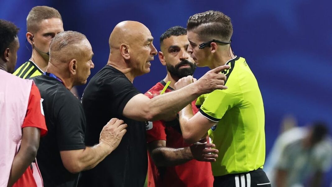 Árbitro Francois Letexier durante el partido Argentina vs Egipto en el Mundial 2026
