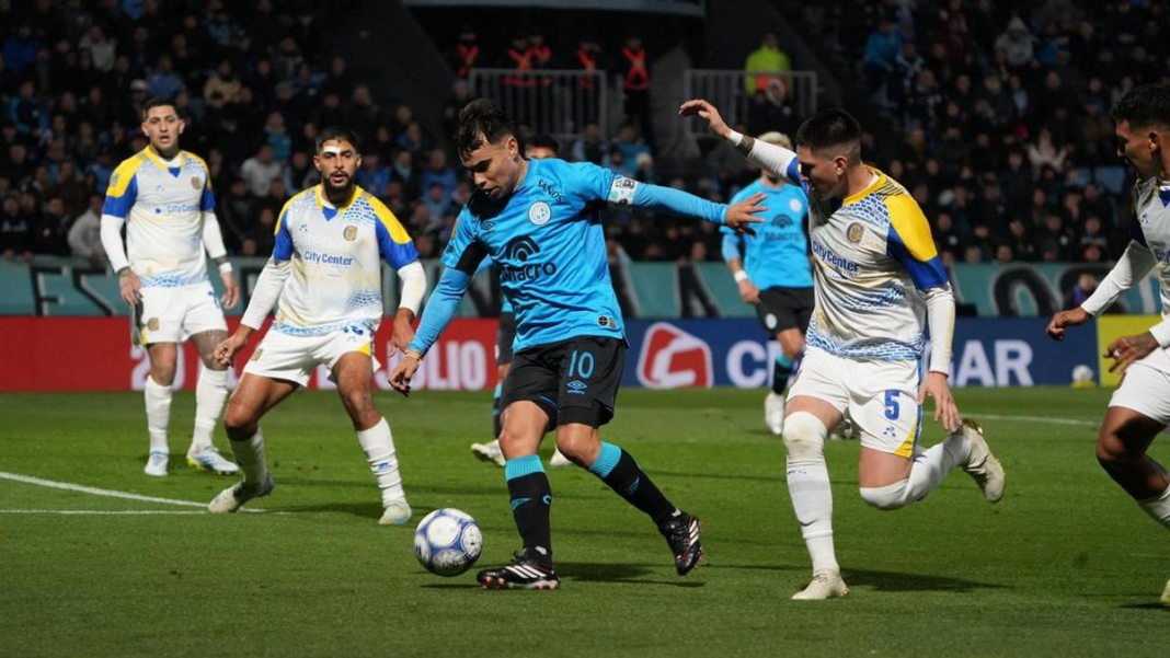 Estadio Julio César Villagra lleno durante el partido entre Belgrano y Rosario Central