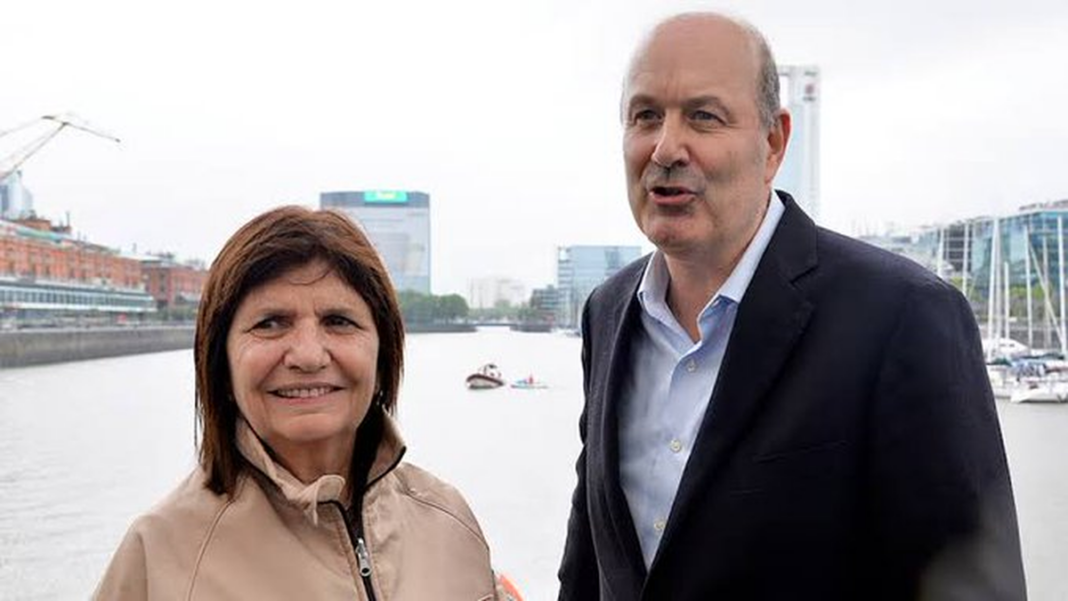 Patricia Bullrich y Federico Sturzenegger en el Senado