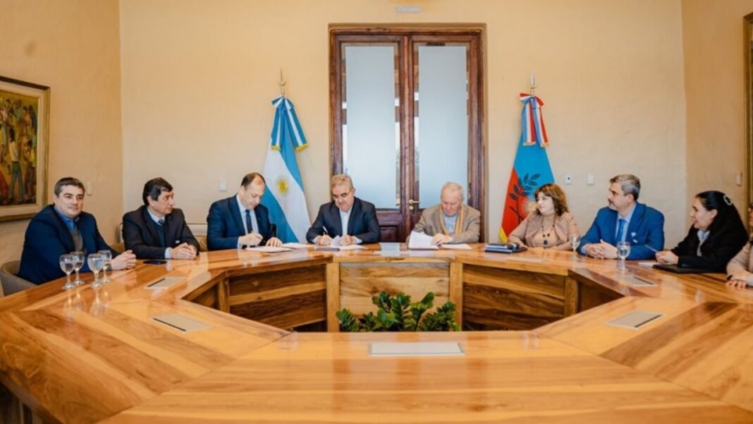Firma de convenio entre Gobierno de Catamarca y UTN para nuevas tecnicaturas en Tinogasta