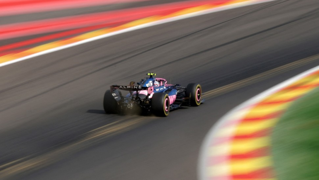 Franco Colapinto en el circuito de Spa-Francorchamps durante la clasificación del GP de Bélgica
