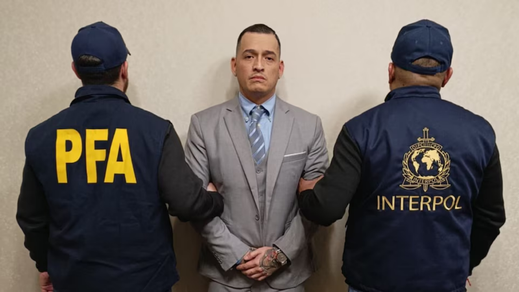 Policía Federal en operativo de detención en Buenos Aires