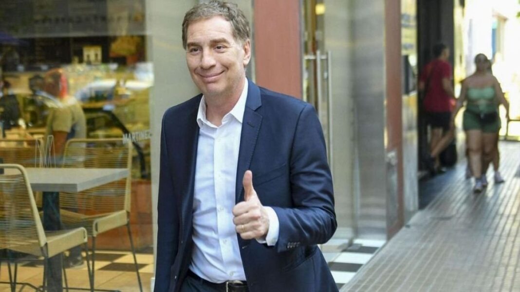 Diego Santilli en el Salón Blanco de la Casa Rosada durante su asunción como jefe de Gabinete