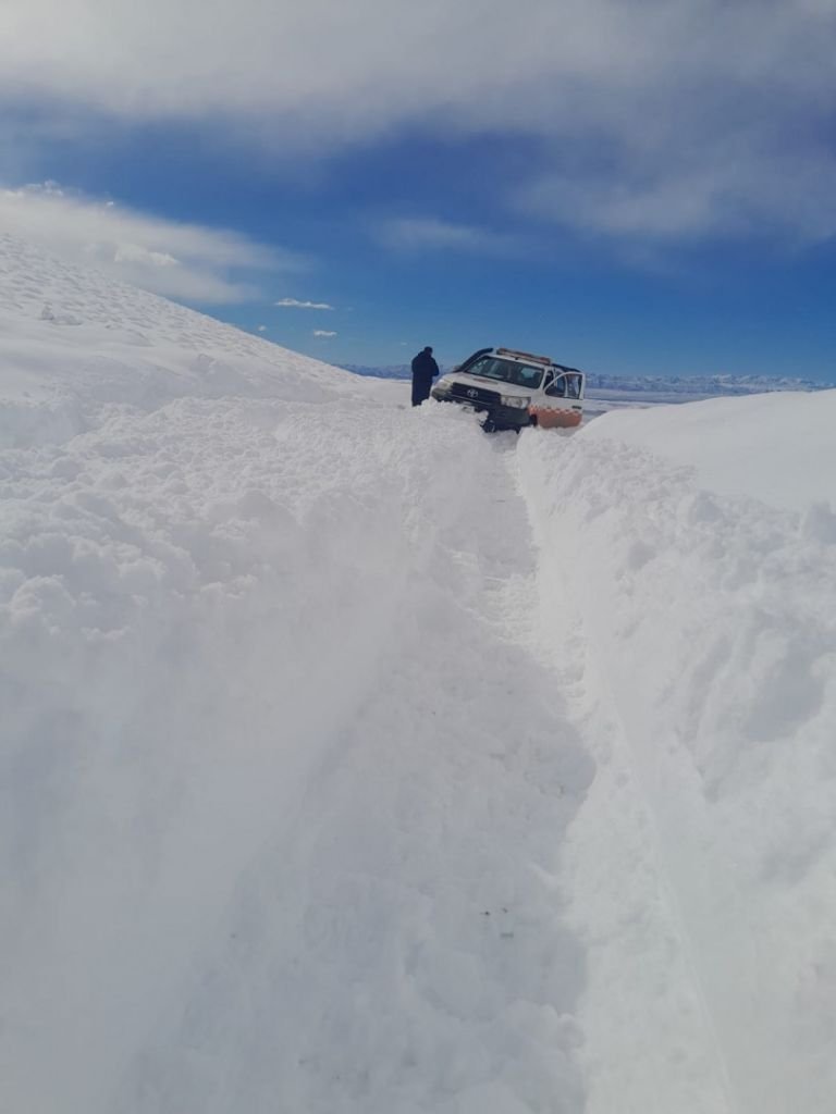 Efectivos de Gendarmería Nacional en operativo de asistencia por nieve en San Juan