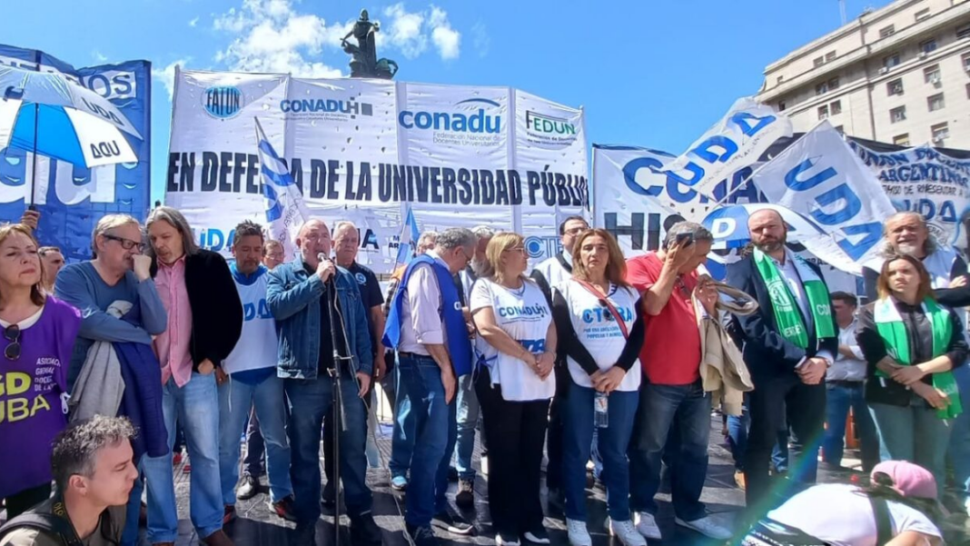 Gremios universitarios exigen cumplimiento de la ley de financiamiento