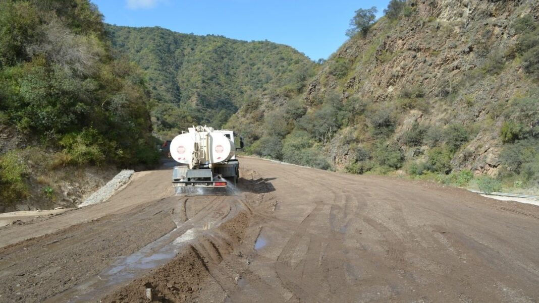 Obras de pavimentación en la Quebrada de La Cébila, Ruta Nacional 60