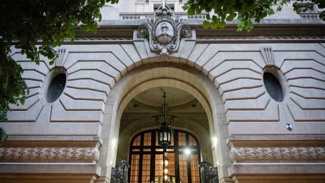 Fachada de la Escuela Superior de Comercio Carlos Pellegrini en Buenos Aires