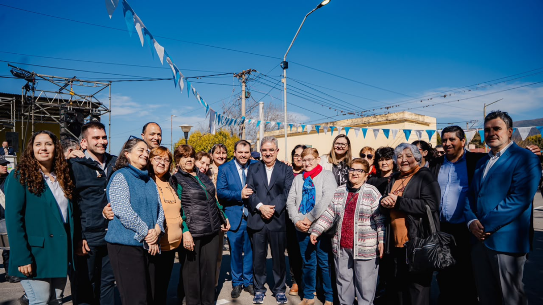 Firma de convenio para la construcción de la hostería en Balcozna