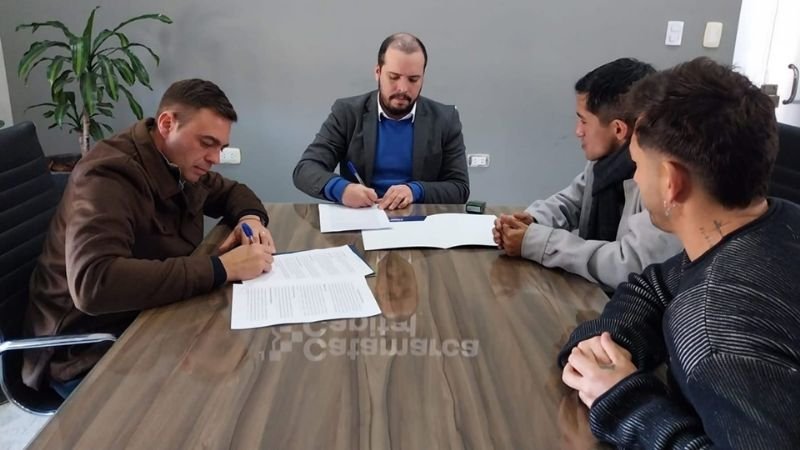 Firma de convenio entre Municipalidad de la Capital y Municipalidad de Los Altos para Punto Joven