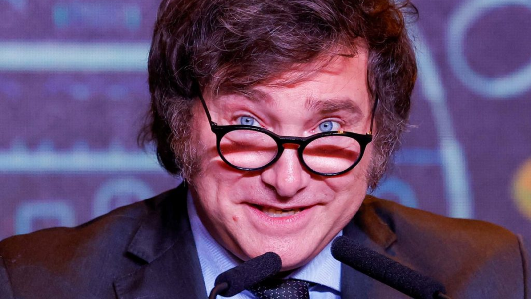 Presidente Javier Milei en su despacho