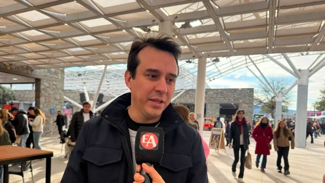 Diputado nacional Fernando Monguillot en conferencia de prensa