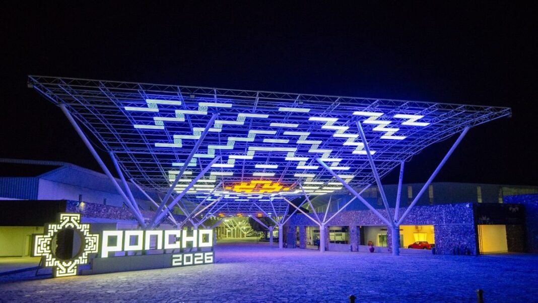 Pérgola central del Predio Ferial con intervención visual del Poncho 2026