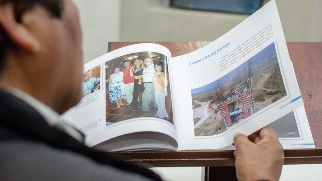 Presentación del libro sobre el Camino de la Fe en la Fiesta del Poncho
