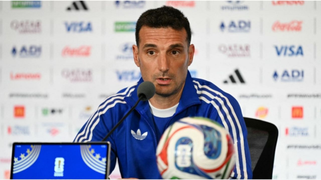 Lionel Scaloni durante un partido de la Selección argentina