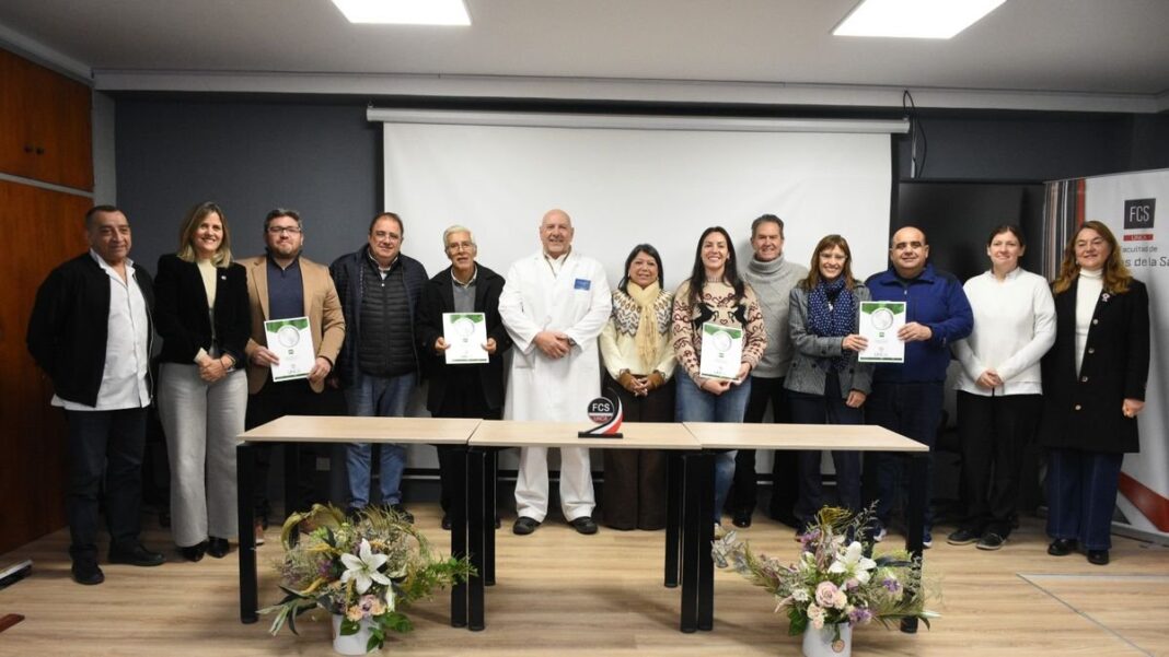 Firma de convenios entre la UNCA y clínicas privadas en Catamarca