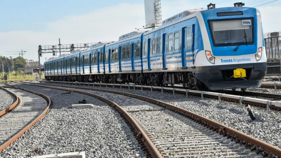 Tren de la Línea San Martín en estación